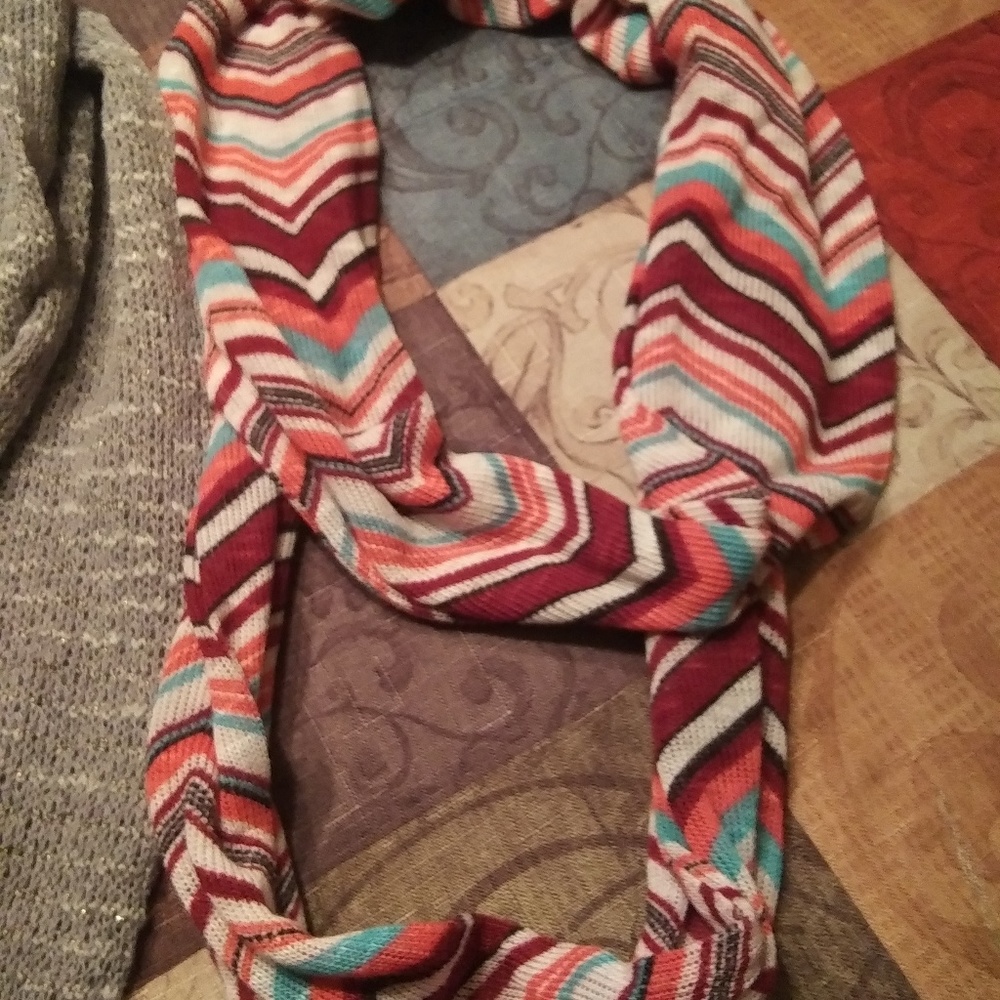Scarves ! - Picture 2 of 4